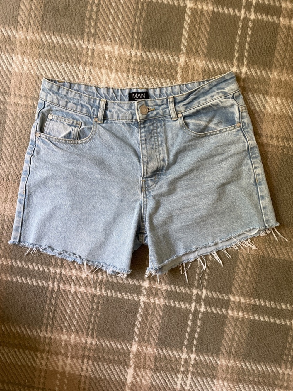 Boohoo 100% cotton light wash denim shorts 34/14